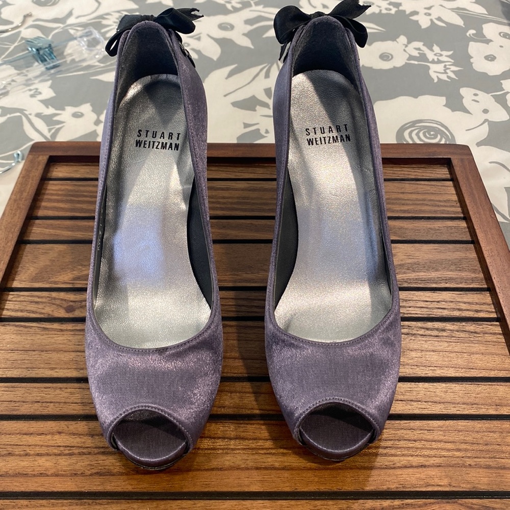 Beautifully appointed peep toe pumps!